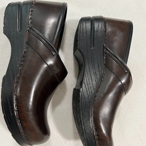 Dansko Dark Brown Clogs, EU 38 Narrow - Picture 2 of 12
